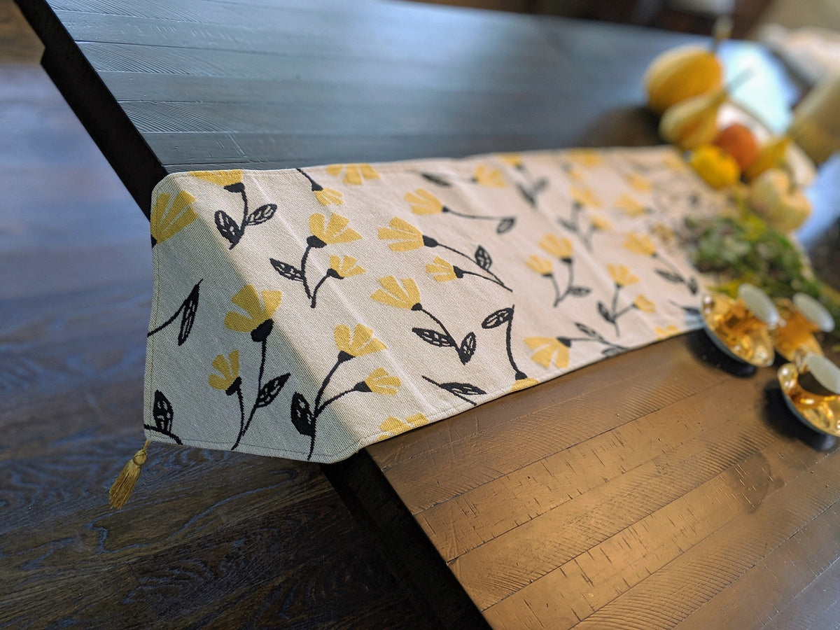 DaDa Bedding Yellow Fleur Floral Garden Woven Tapestry Dining Table