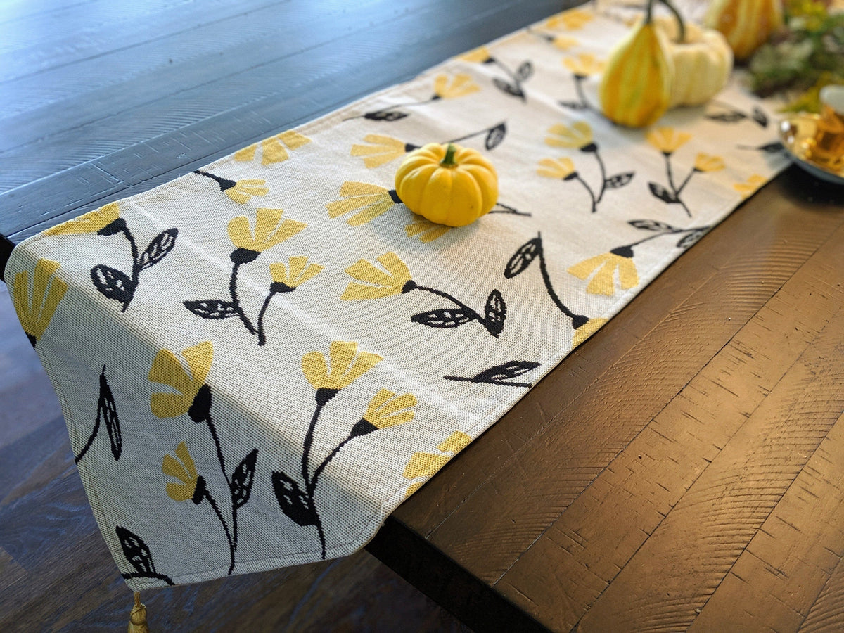 DaDa Bedding Yellow Fleur Floral Garden Woven Tapestry Dining Table