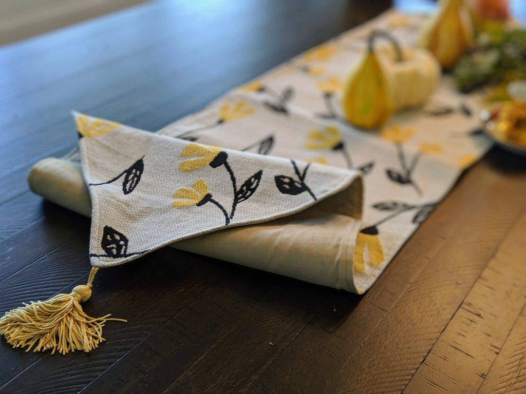 DaDa Bedding Yellow Fleur Floral Garden Woven Tapestry Dining Table