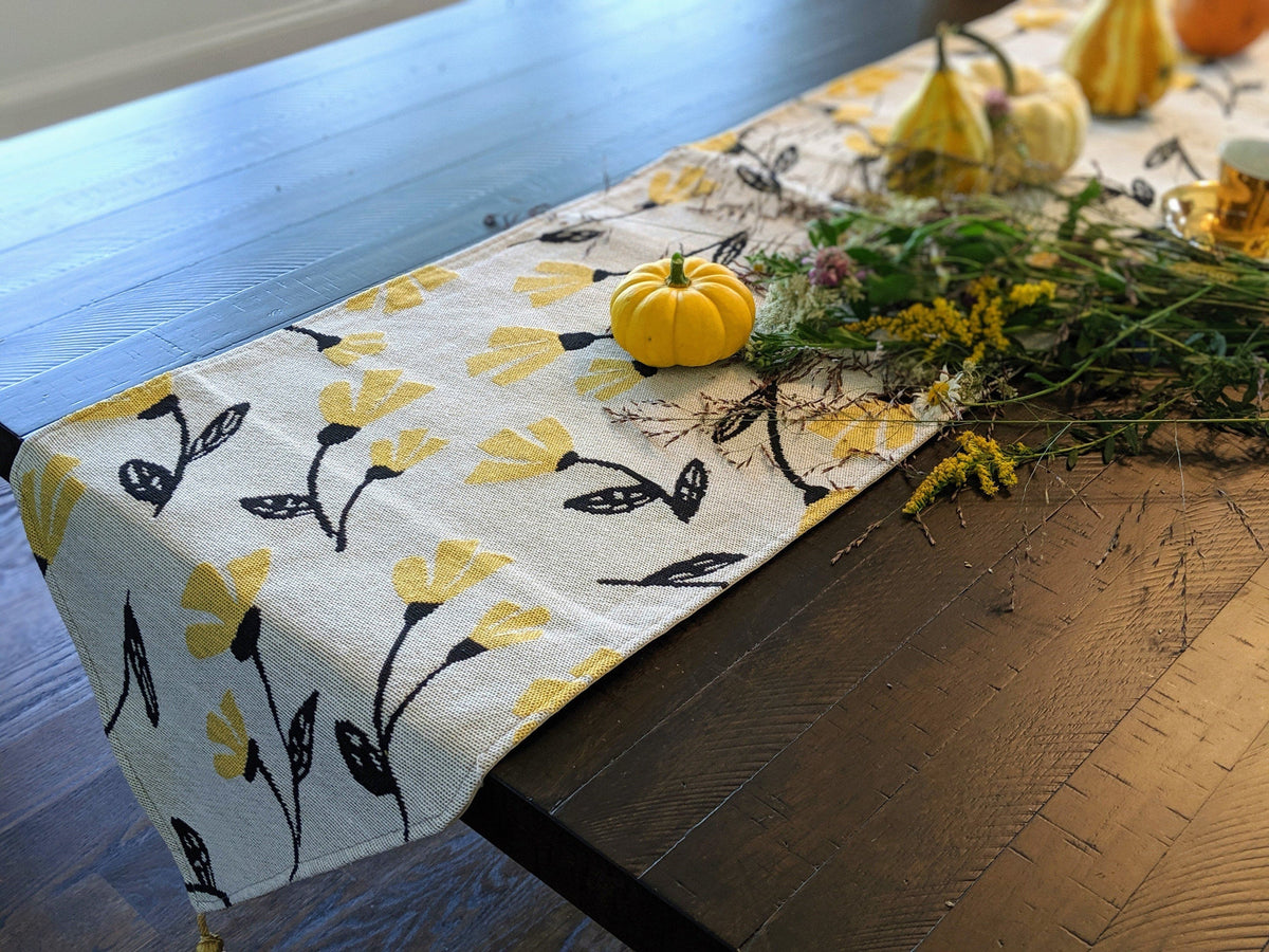 DaDa Bedding Yellow Fleur Floral Garden Woven Tapestry Dining Table