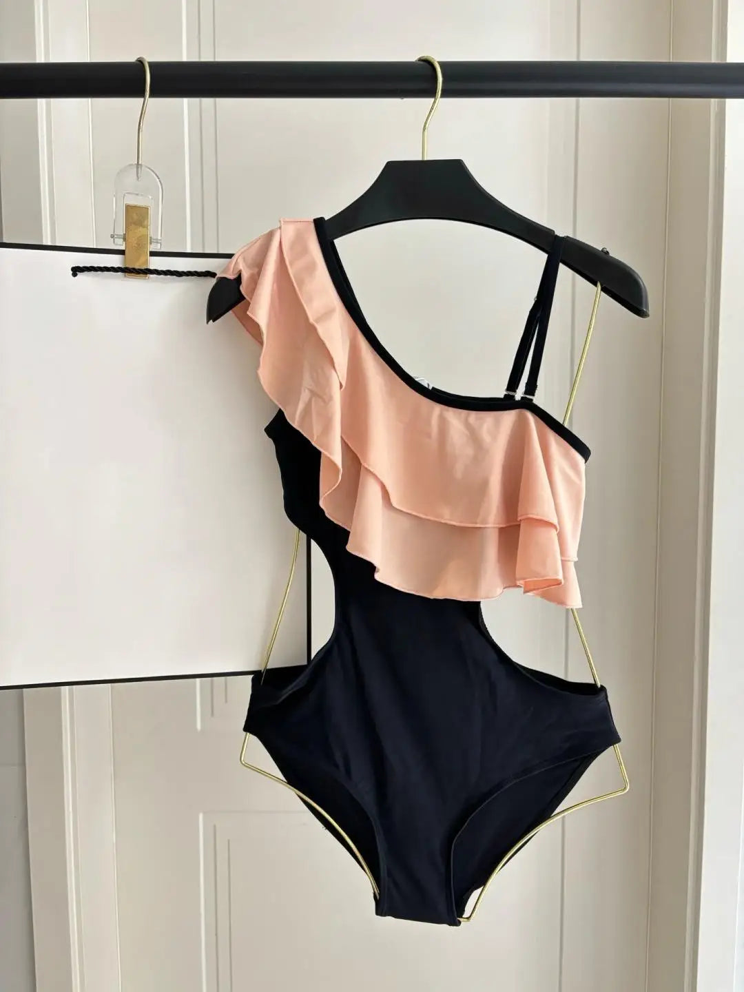 Figure-Flattering Color Block One Shoulder Bathing Suit