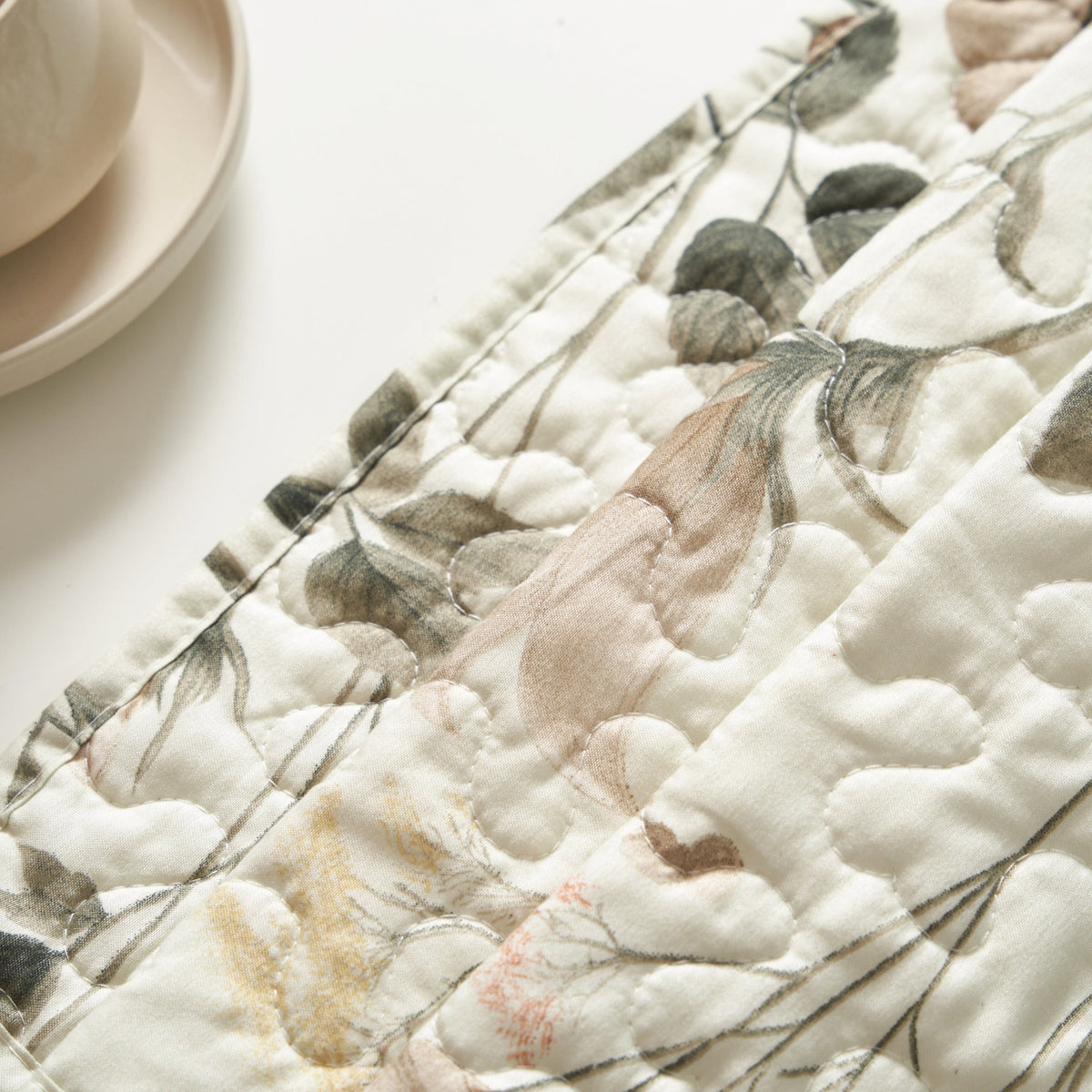 DaDalogy Enchanted Meadow Placemats - Set of 4, Floral Elegance in