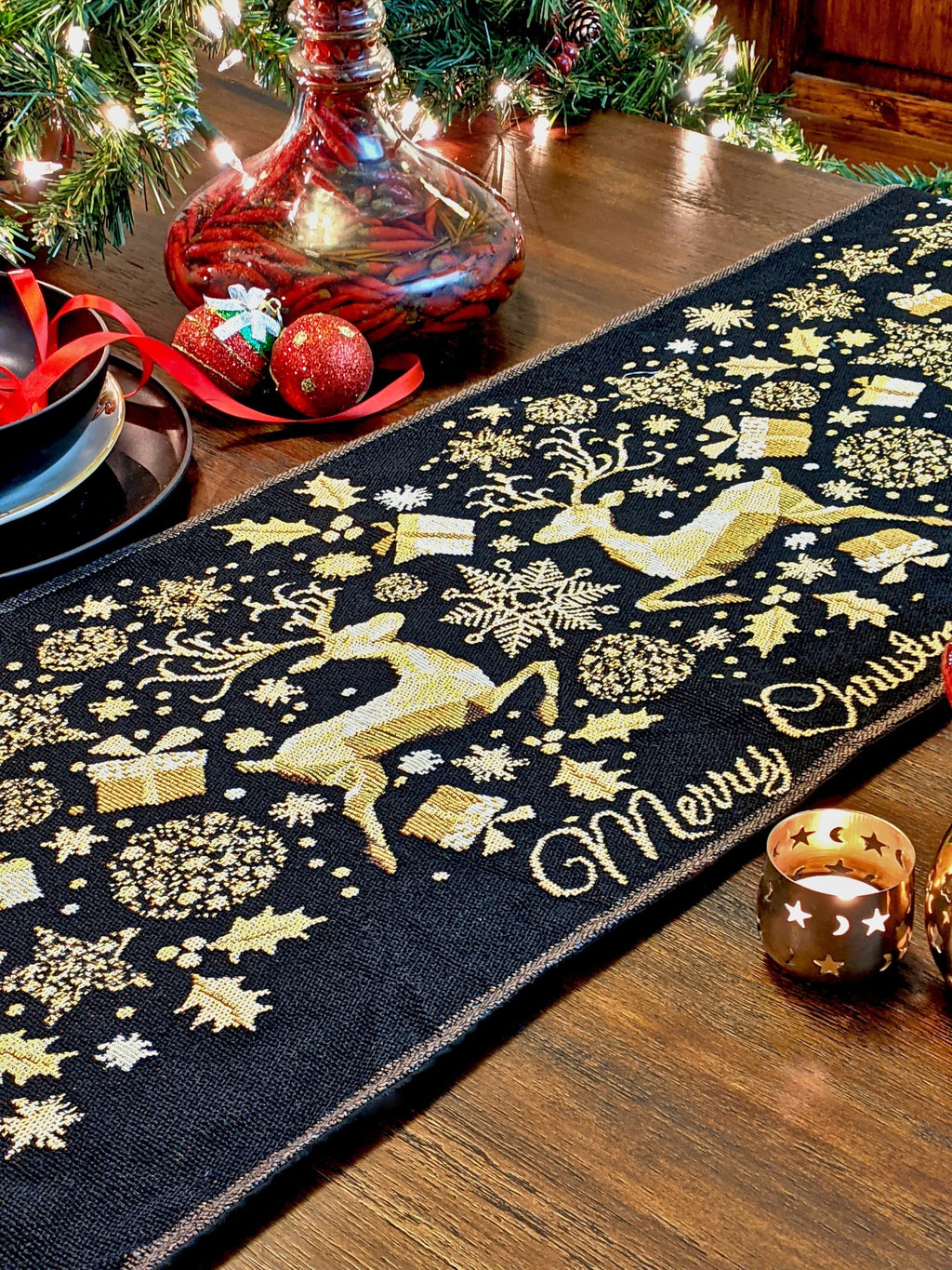 DaDa Bedding Magical Golden Reindeer Woven Tapestry Dining Table