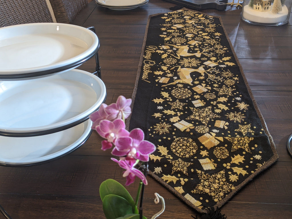 DaDa Bedding Magical Golden Reindeer Woven Tapestry Dining Table