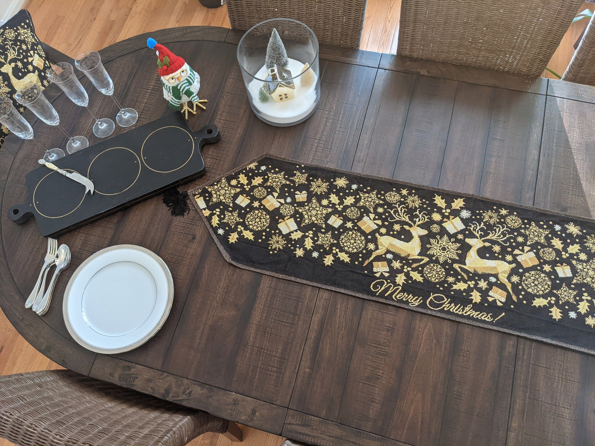 DaDa Bedding Magical Golden Reindeer Woven Tapestry Dining Table