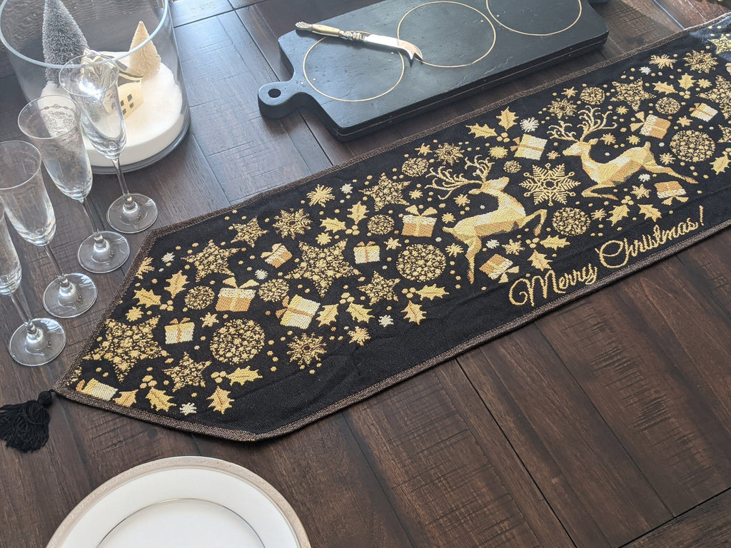 DaDa Bedding Magical Golden Reindeer Woven Tapestry Dining Table