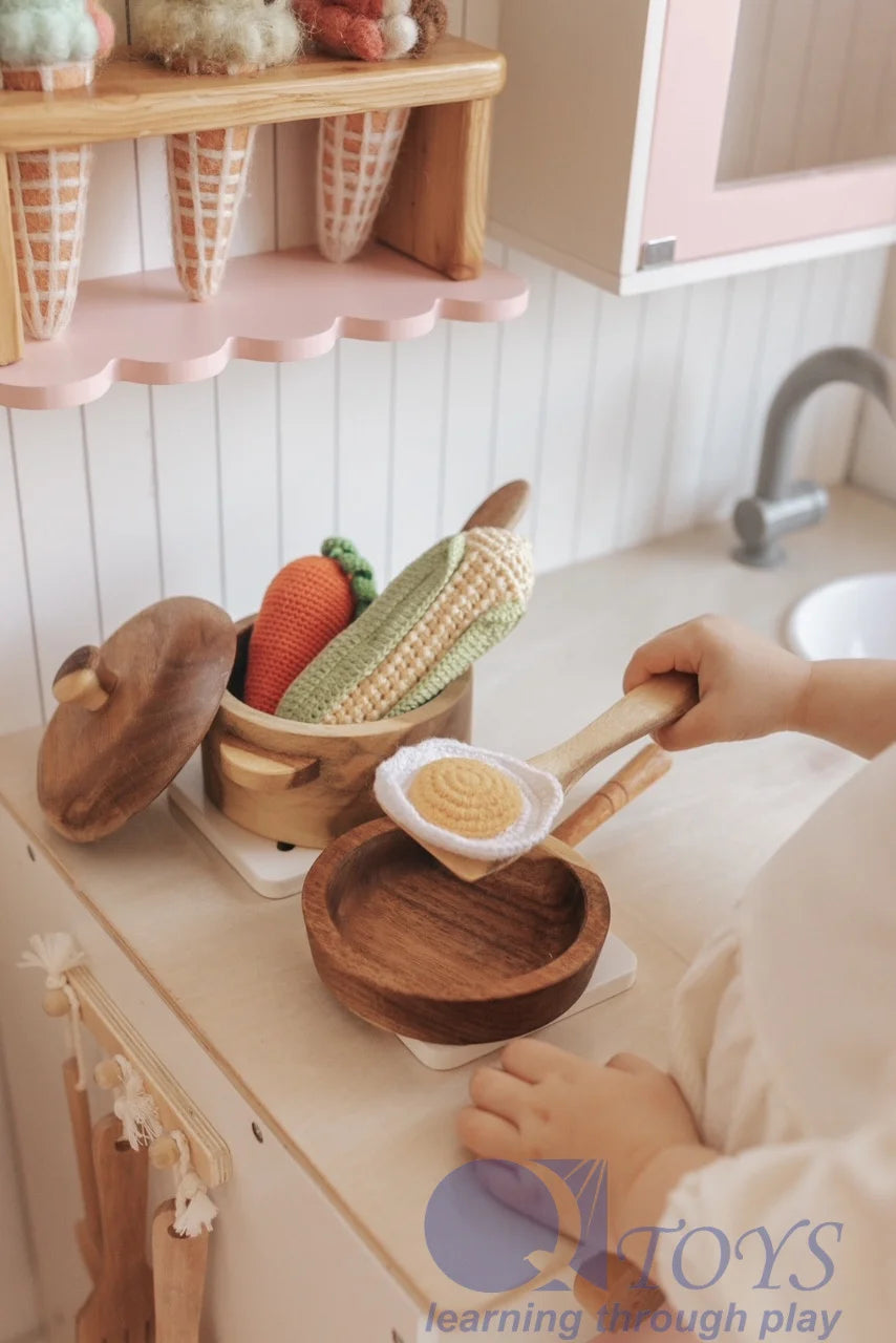 QToys Australia (USA) MAHOGANY PAN & POT SET