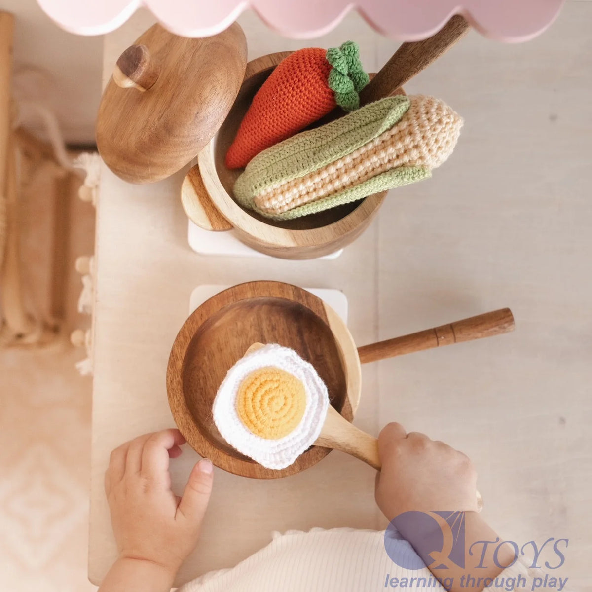 QToys Australia (USA) MAHOGANY PAN & POT SET