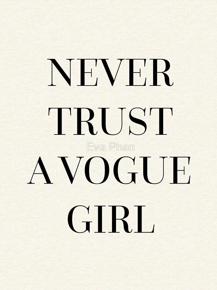 Never Trust a Vogue Girl Women HOODIE GRAY