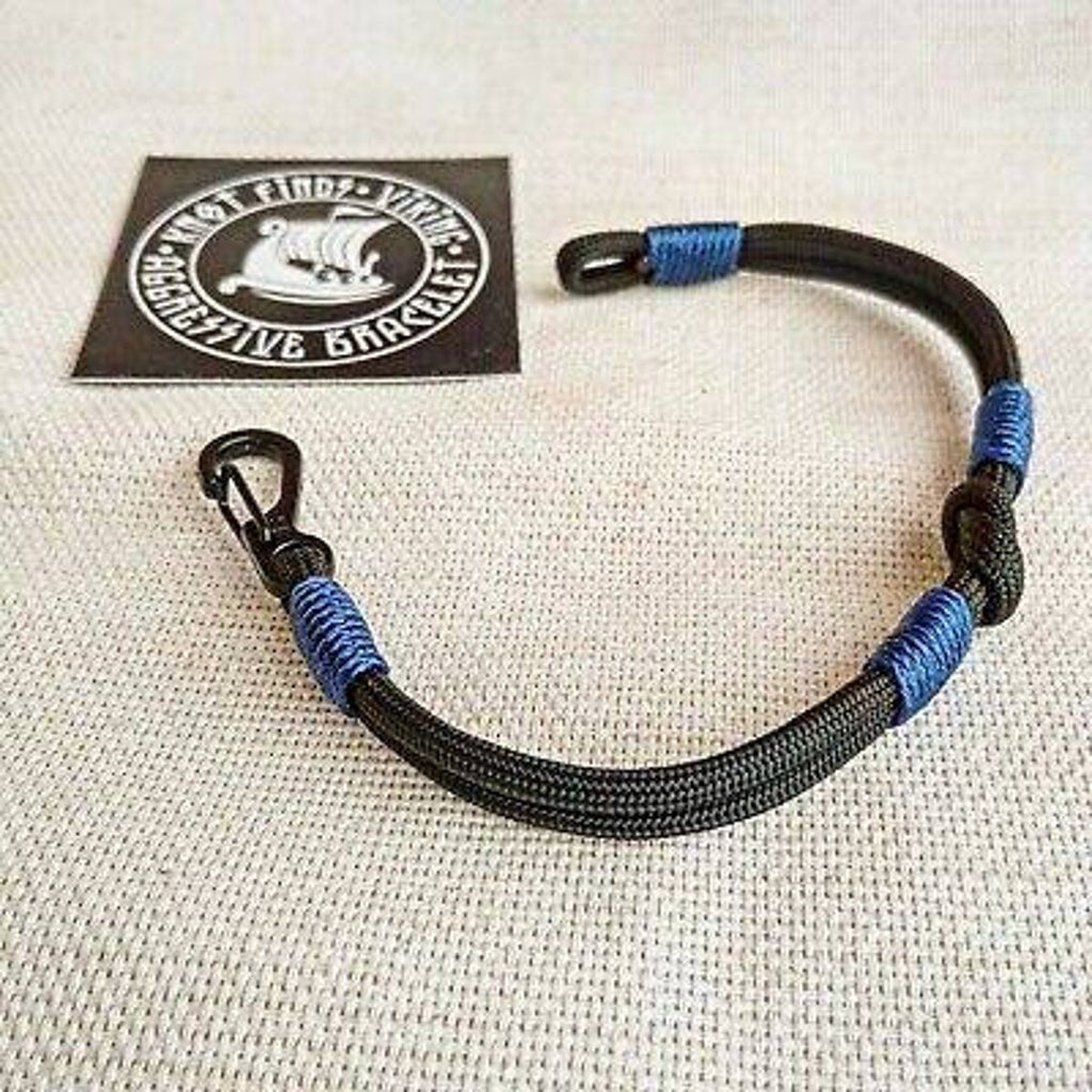 Instruction for the weaving carabiner bracelet. DIY gift. Paracord